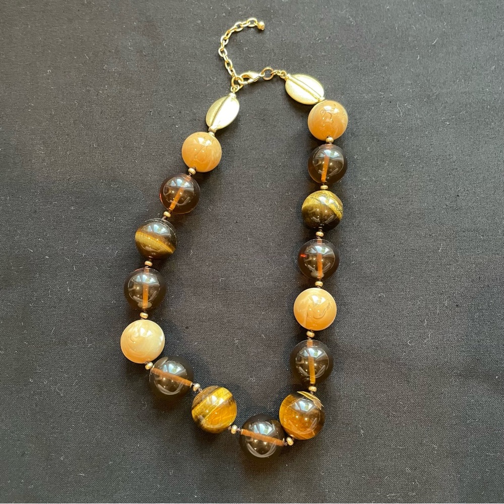 Elegant Beaded Necklace in Amber and Brown